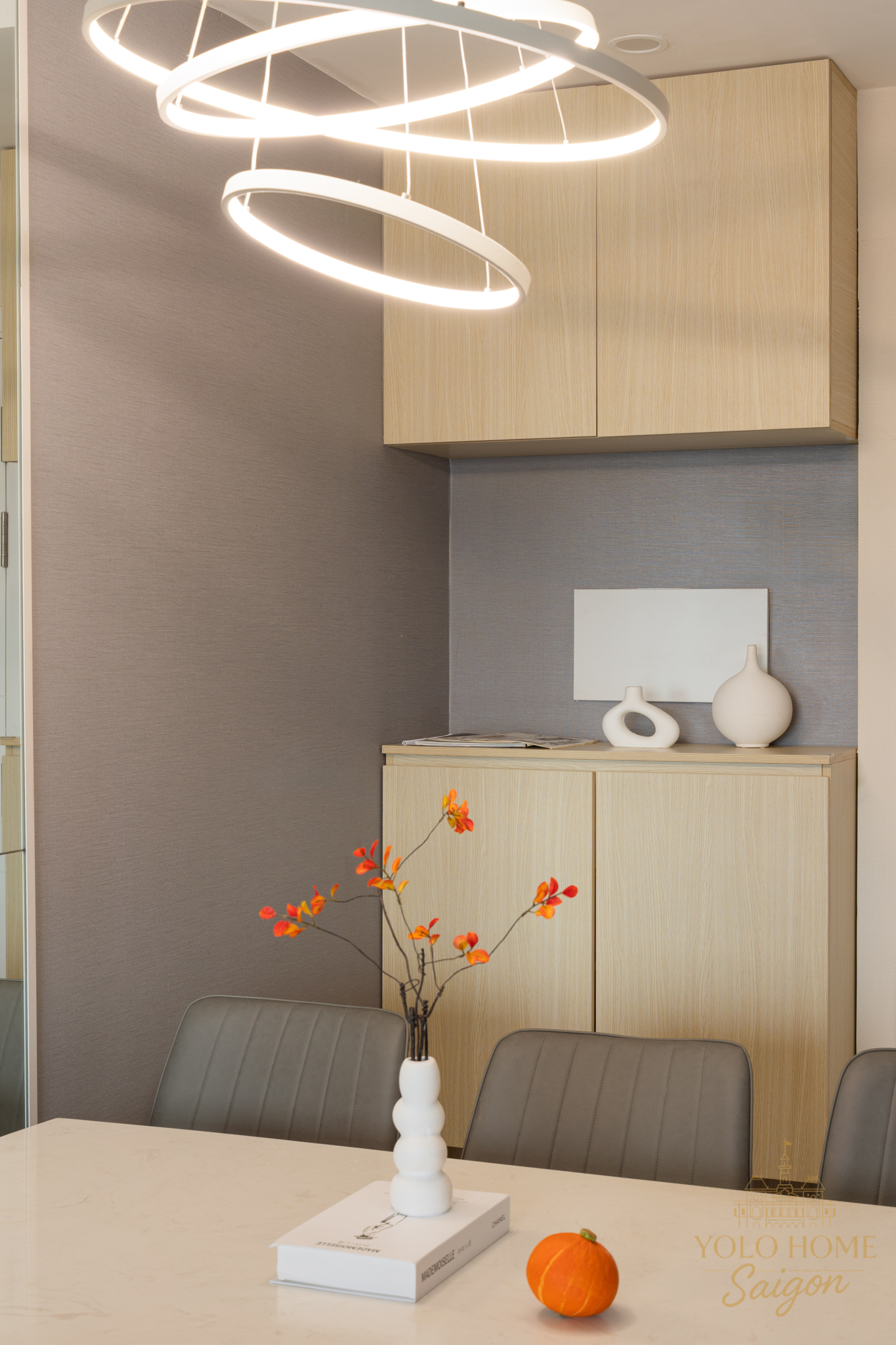 Khuôn viên hồ bơi ốc đảo thực tế khi review căn hộ Zenity Quận 1